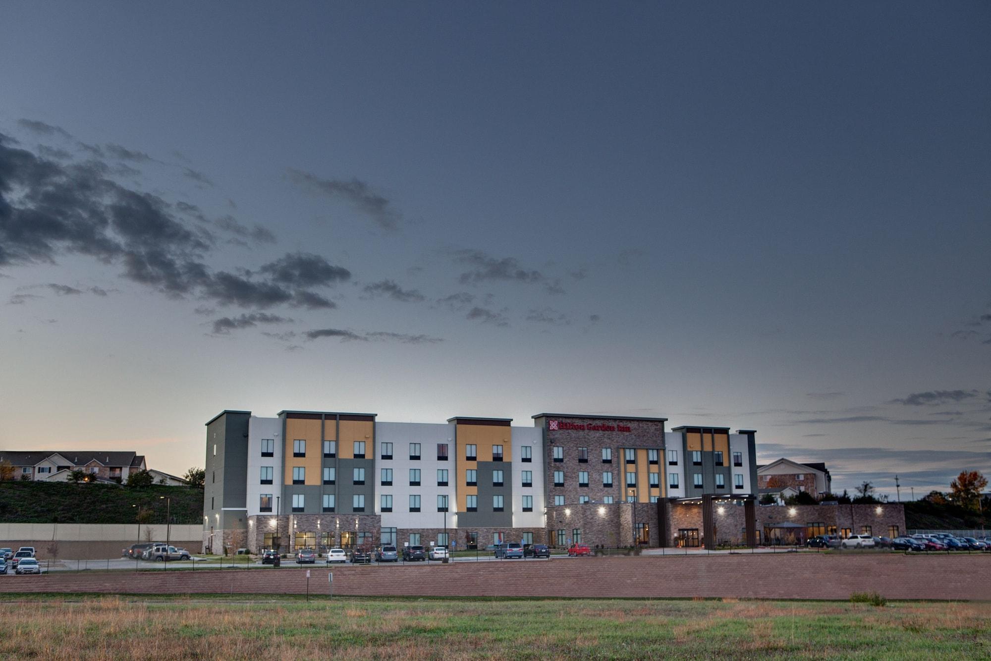 Hilton Garden Inn Topeka Esterno foto