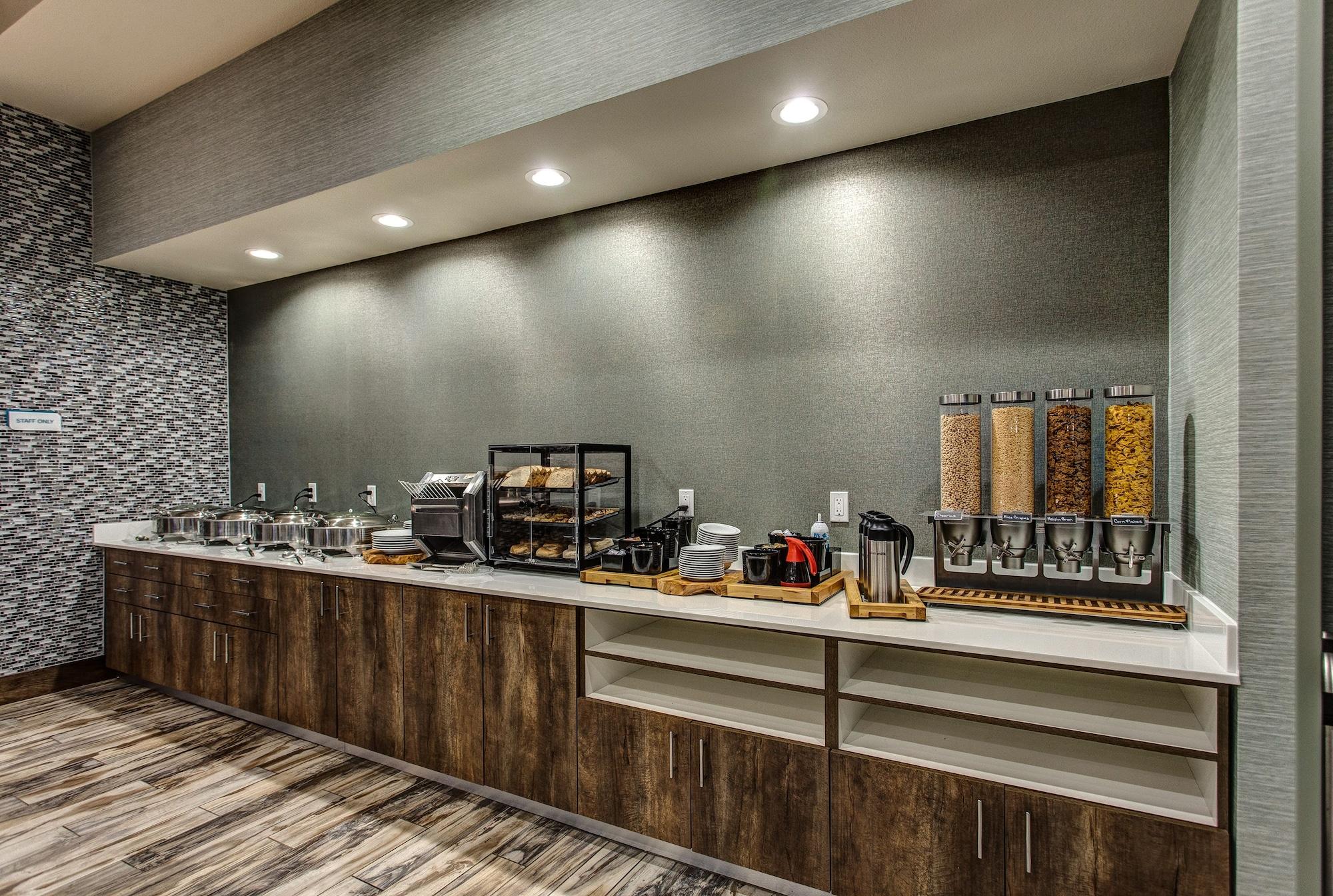 Hilton Garden Inn Topeka Esterno foto