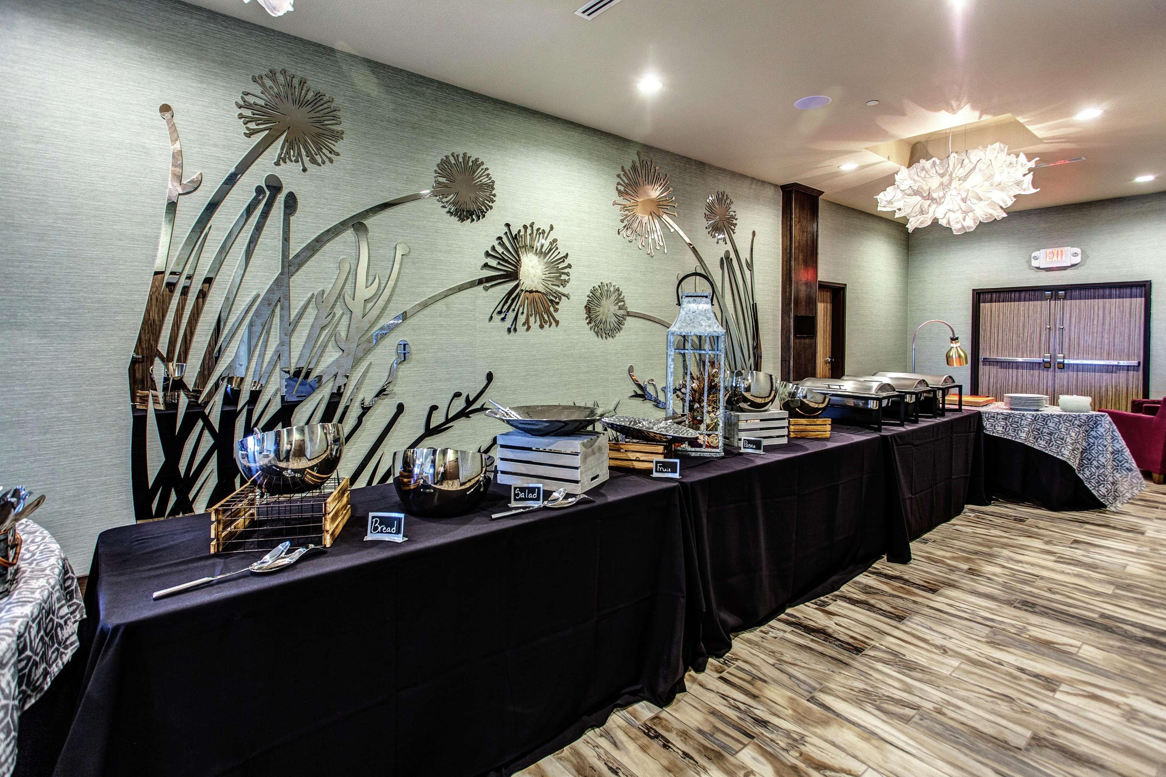 Hilton Garden Inn Topeka Esterno foto